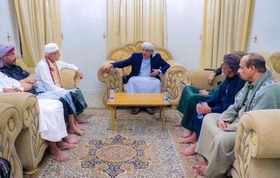 الكثيري يلتقي حاضرة حضرموت وكِندة برئاسة الشيخ علي الهجري