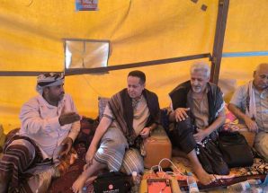 فريق التوجيه والرقابة الرئاسي وانتقالي لحج يؤدون واجب العزاء لأسرة الشهيد عبد الوكيل الحوشبي