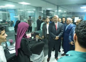 الرئيس الزُبيدي يتفقد سير العمل بقطاع الإذاعة والتلفزيون الجنوبي