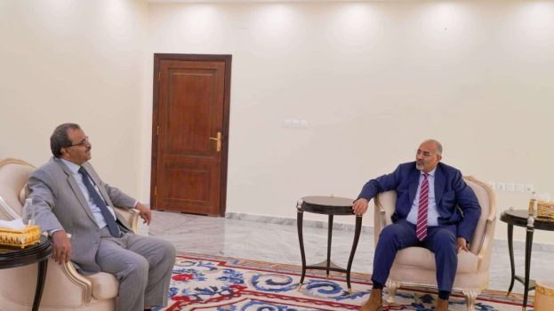 لدى لقائه محافظ البيضاء الرئيس الزُبيدي: تأمين الجنوب حجر الزاوية والمنطلق الحقيقي لأي معركة جدية لتحرير الشمال