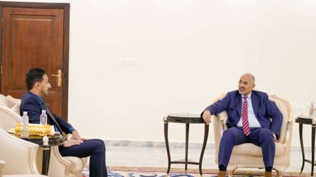 الرئيس الزُبيدي يطّلع على سير العمل بهيئة الأراضي وخططها المستقبلية