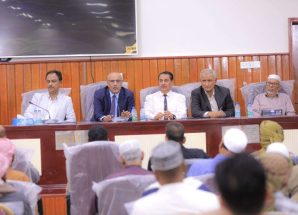 الكثيري يترأس لقاء موسعا بالمكتب التنفيذي وعقال الحارات والشخصيات الاجتماعية بسيئون