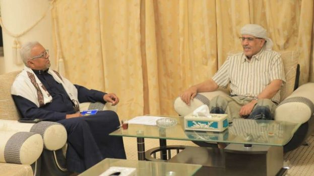 رئيس الجمعية الوطنية يناقش وضع الاستثمار بوادي وصحراء حضرموت