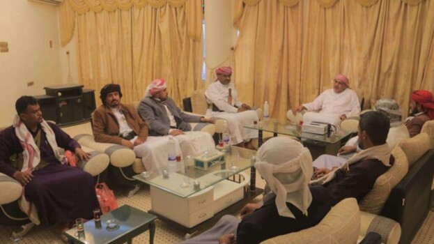 رئيس الجمعية الوطنية يلتقي شباب من آل كثير بوادي حضرموت