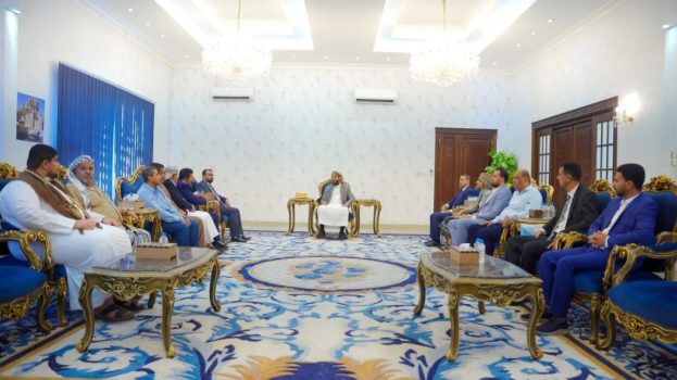 المحرّمي يلتقي قيادات من أبناء المهرة ويؤكد دعم جهود الاستقرار والتنمية بالمحافظة