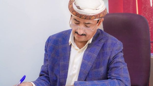 المحافظ بن الوزير يؤكد أهمية التنسيق الأمني والعسكري ويشدد: الاستقرار ركيزة التنمية ومسؤولية الجميع