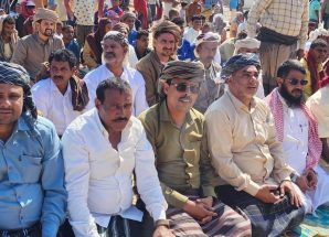 أبناء سقطرى يؤدّون صلاة الجمعة في ساحة الاعتصام المفتوح بحديبو تأكيدًا لوحدة الصف الجنوبي والمطالبة بإعلان دولة الجنوب العربي