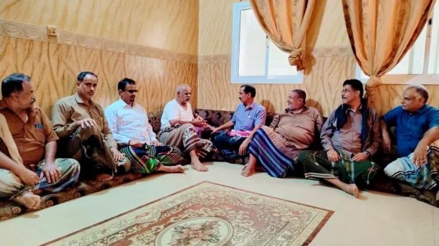 القائم بأعمال رئيس تنفيذية انتقالي حضرموت يطمئن على صحة المقدم عمر باشقار في المكلا