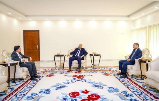 الرئيس الزُبيدي يشدد على أهمية تبني حلول مستدامة لأزمة المياه