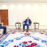 الرئيس الزُبيدي يطّلع على الوضع الصحي العام بالعاصمة عدن والمحافظات المحررة