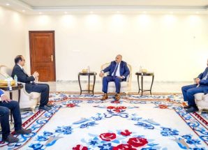 الرئيس الزُبيدي يطّلع على الوضع الصحي العام بالعاصمة عدن والمحافظات المحررة