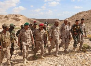 اللواء مرصّع والعميد المعكر يتفقدان مواقع محور الغيضة العسكري بمحافظة المهرة