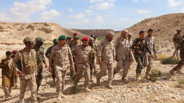 اللواء مرصّع والعميد المعكر يتفقدان مواقع محور الغيضة العسكري بمحافظة المهرة