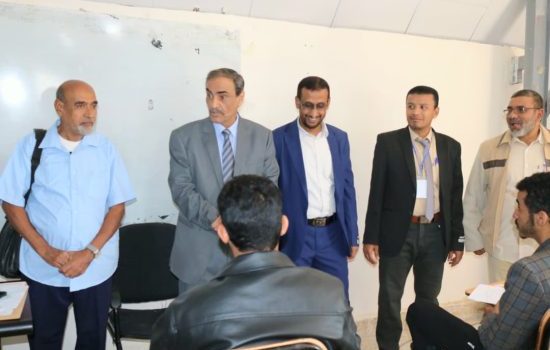 الأمين العام هشلة يدشّن امتحانات الفصل الدراسي الأول بفرع جامعة القرآن الكريم بالمحافظة