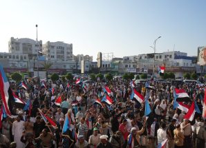 حشد جماهيري غفير في ساحة العروض بالعاصمة عدن للمطالبة بإعلان استقلال الجنوب العربي