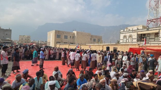 سقطرى.. توافد جماهيري واسع إلى ساحة الاعتصام بـ حديبو للمطالبة بإعلان الاستقلال الثاني