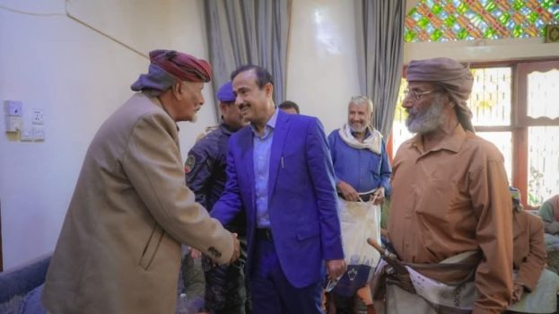 المحافظ بن الوزير يؤكد حرصه على وحدة الصف ويثمّن الاصطفاف المجتمعي الواسع دعماً لاستقرار وتنمية شبوة.