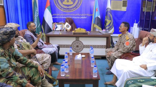 انتقالي وادي وصحراء حضرموت يبحث ترتيبات تعزيز الأمن والاستقرار وحماية المنشآت في المديريات