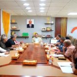 “لملس” يبحث مع قيادات المصافي ومنشأة الغاز إجراءات عاجلة لمعالجة الأزمة