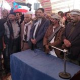 رئيس حلف قبائل شبوة ينفي ما ورد في مواقع الإخوان عن خلاف في مخيم الاعتصام في عتق