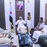 الشيخ راجح باكريت يطّلع على التحضيرات النهائية لفعالية الذكرى الـ58 لعيد الاستقلال بالمهرة