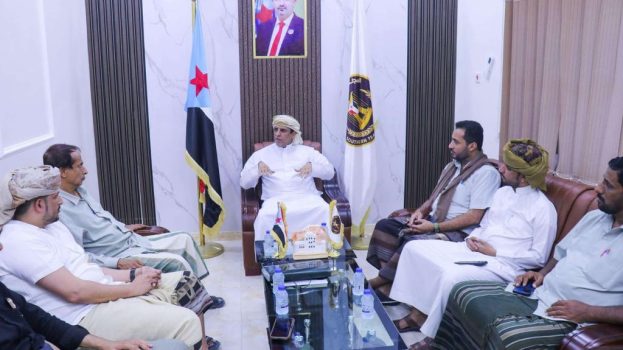 الشيخ راجح باكريت يطّلع على التحضيرات النهائية لفعالية الذكرى الـ58 لعيد الاستقلال بالمهرة