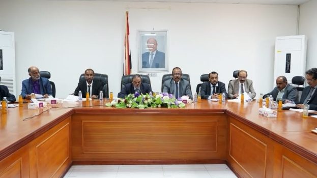 المكتب التنفيذي بشبوة يعقد اجتماعه الدوري ويشيد بجهود المحافظ بن الوزير في ترسيخ الأمن وتوحيد الصفوف ويؤكد على أهمية الاصطفاف الوطني لحماية مكتسبات المحافظة