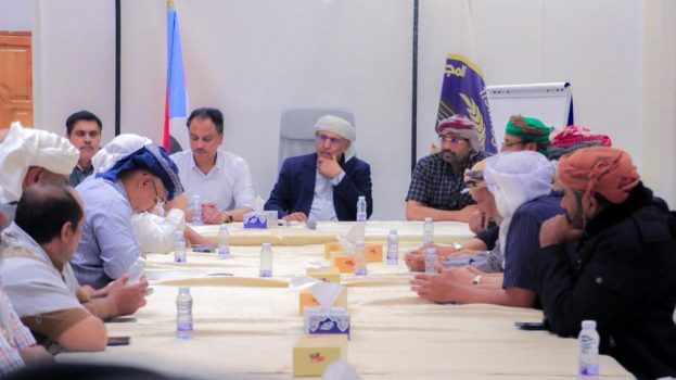 الكثيري يلتقي بعدد من مشايخ قبيلة يافع بمديرية القطن ويشيد بدورهم في تأمين المديرية ودعم جهود تحرير الوادي