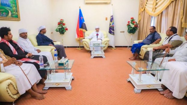 الكثيري يستقبل وفدًا من مقادمة ومشايخ ووجهاء قبيلة بني تميم