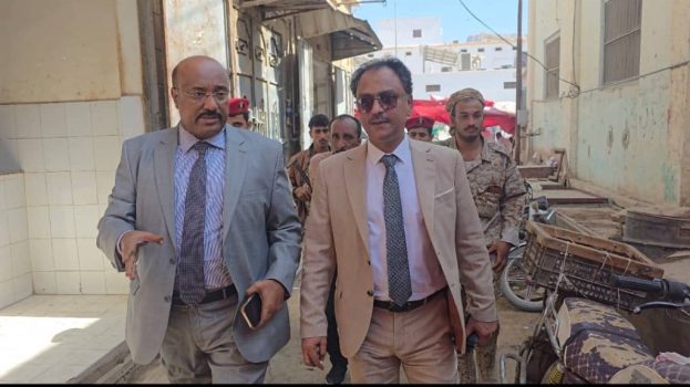 باعوم يتفقد السوق العام بسيئون ويشدد على اهمية تعزيز الاستقرار المعيشي في وادي حضرموت