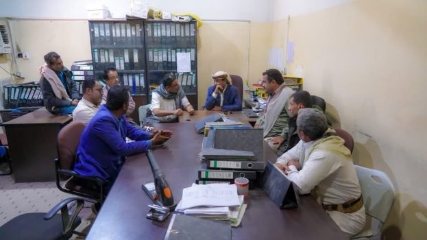 المحافظ بن الوزير يتفقد مؤسسة الكهرباء ويؤكد: تحسين الخدمات وتعزيز الاستقرار أولوية العمل في شبوة