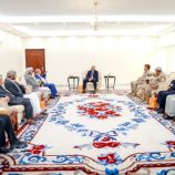 الرئيس الزُبيدي يبحث مع الشيخ البركاني سُبل تضافر الجهود لتعزيز الأمن والاستقرار في المحافظات المحررة