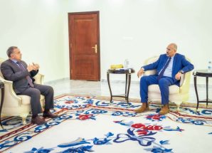 الرئيس الزُبيدي يطّلع على سير العمل بجامعة عدن ويؤكد دعمه لتطوير العملية التعليمية