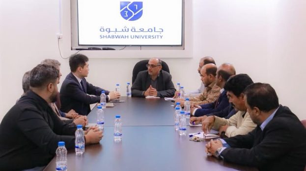 خلال لقائه بالوفد الصيني.. رئيس جامعة شبوة يعلن التوجه لإنشاء كلية للطاقة بدعم السلطة المحلية