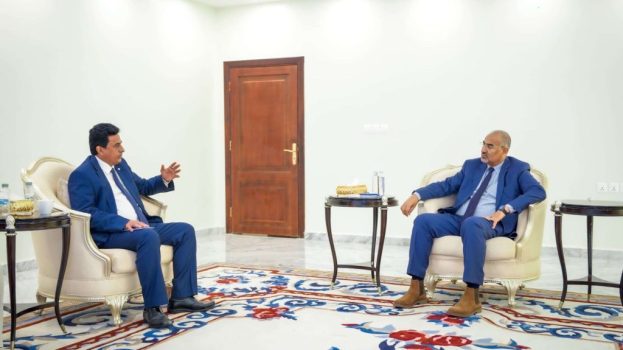 الرئيس الزُبيدي يطّلع على سير عمل الأمانة العامة لمجلس الوزراء