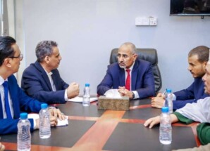 الرئيس الزُبيدي يتفقد سير العمل في وزارة الإدارة المحلية بالعاصمة عدن