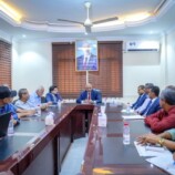 الرئيس الزُبيدي يزور وزارة المياه والبيئة ويطّلع على المشاريع المنفذة لتعزيز الموارد المائية