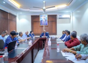 الرئيس الزُبيدي يزور وزارة المياه والبيئة ويطّلع على المشاريع المنفذة لتعزيز الموارد المائية