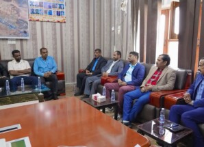 المحافظ بن الوزير يطلع على مستوى الخدمات الطبية ويؤكد دعم تطوير القطاع الصحي بمحافظة شبوة