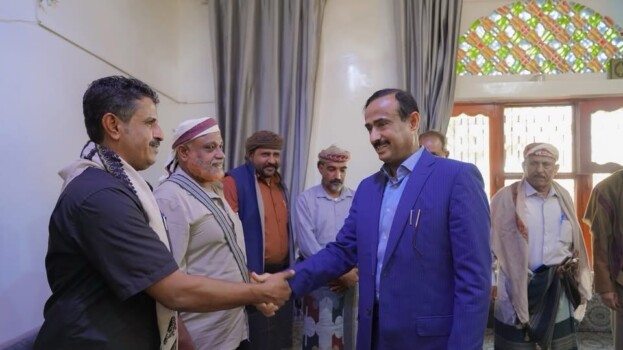 شبوة: المحافظ بن الوزير يلتقي الشخصيات الاجتماعية بمنطقة هدى ويوجّه بعدد من الإجراءات الخدمية.