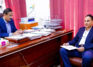 المحافظ بن الوزير يناقش مع مؤسسة الطرق والجسور بشبوة تسريع تنفيذ جسر جلعة وتأهيل الطرق الحيوية