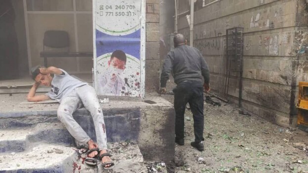 تفاصيل جديدة تكشف تورط عنصر من حزب الإصلاح في تفجير تعز الذي أودى بحياة اثنين وأصاب ثمانية طلاب وطالبات