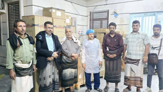 بدعم سخي من الاشقاء بدولة الامارات ، الفاطمي مدير عام بيحان ، يتسلم الدفعة الاولى من الاجهزة والمعدات الطبية الحديثة  المقدمة عبر مؤسسة الشيخ خليفة بن زايد لمستشفى الشهيد الدفيعة بيحان العام