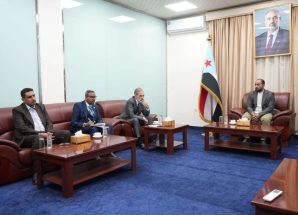 الأمين العام للمجلس الإنتقالي الجنوبي يلتقي منسق الشؤون الإنسانية للأمم المتحدة